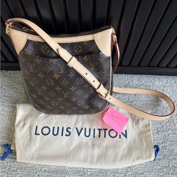 Louis Vuitton Handbags - Louis Vuitton Monogram Crossbody Bag in Brown and Natural